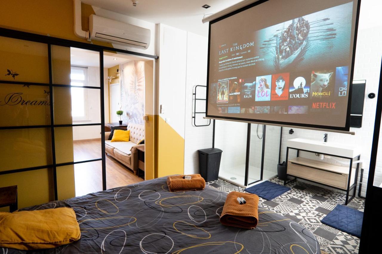 ואלנסיין Capsule Premium Balneo & Home Cinema מראה חיצוני תמונה