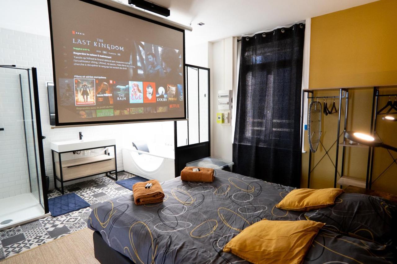 ואלנסיין Capsule Premium Balneo & Home Cinema מראה חיצוני תמונה